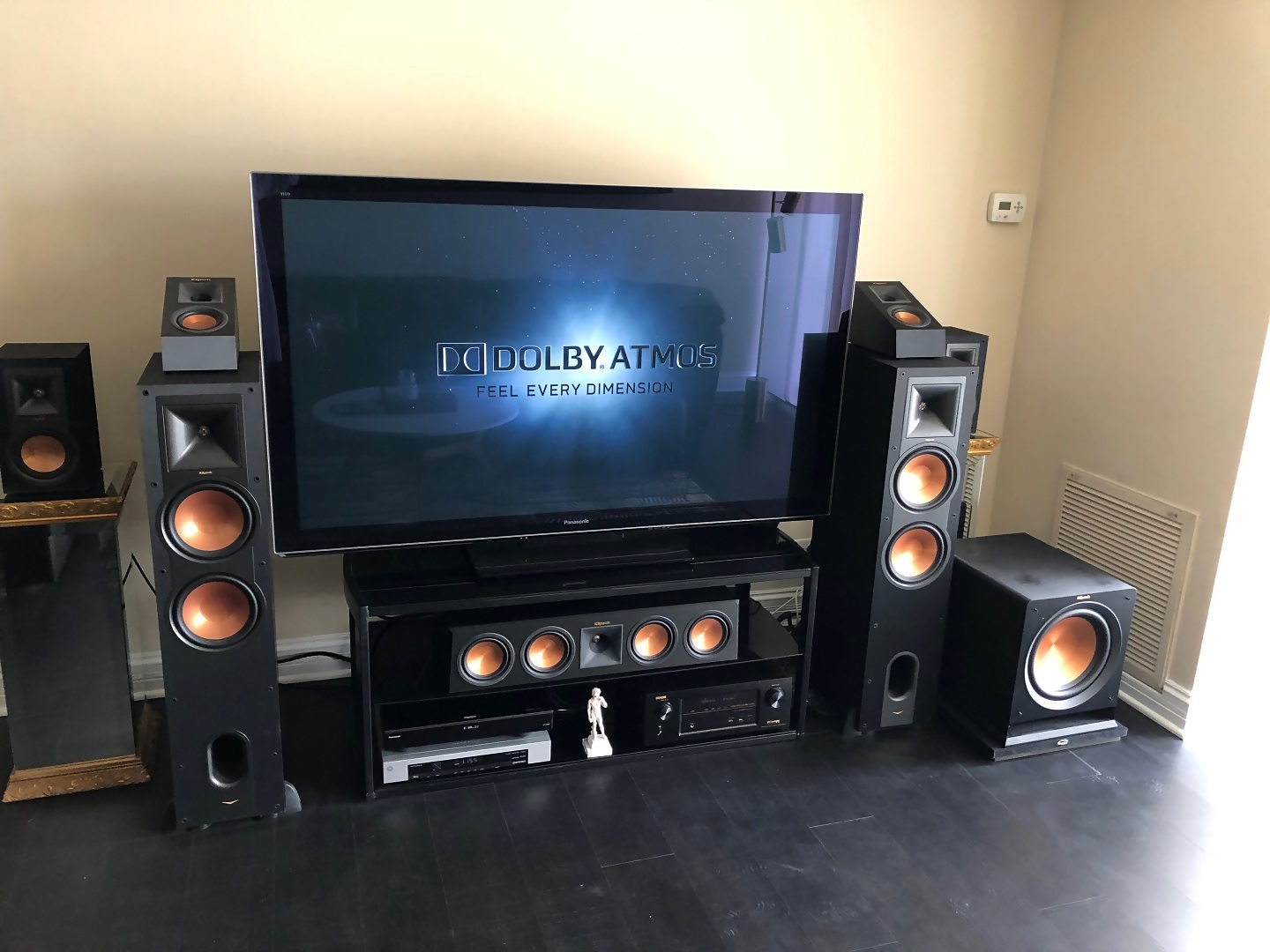 donnshizzle's Home Theater Gallery - My home theater and movie collection.  (25 photos)