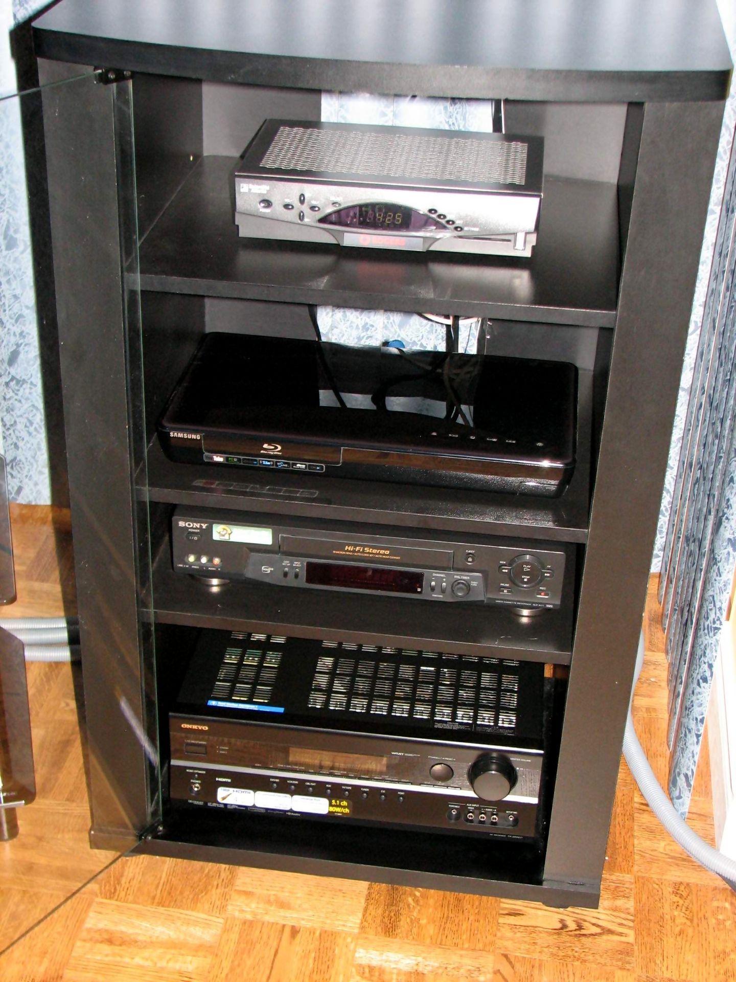 bmwone's Home Theater Gallery - My rig. (35 photos)