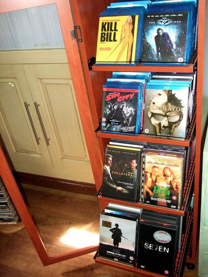 Blu-ray / DVD cabinet