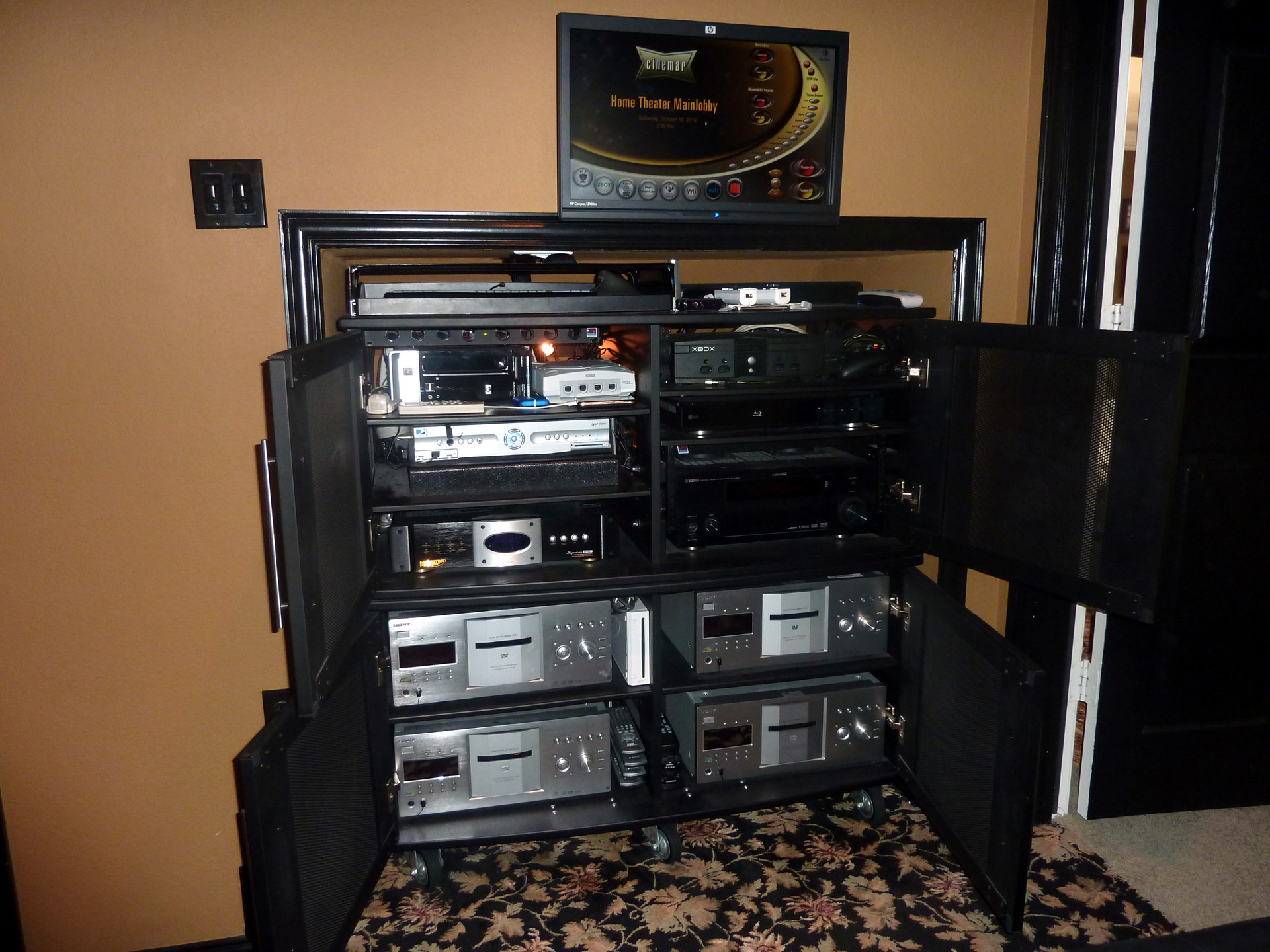 rkhobbit's Home Theater Gallery Home Theater (21 photos)