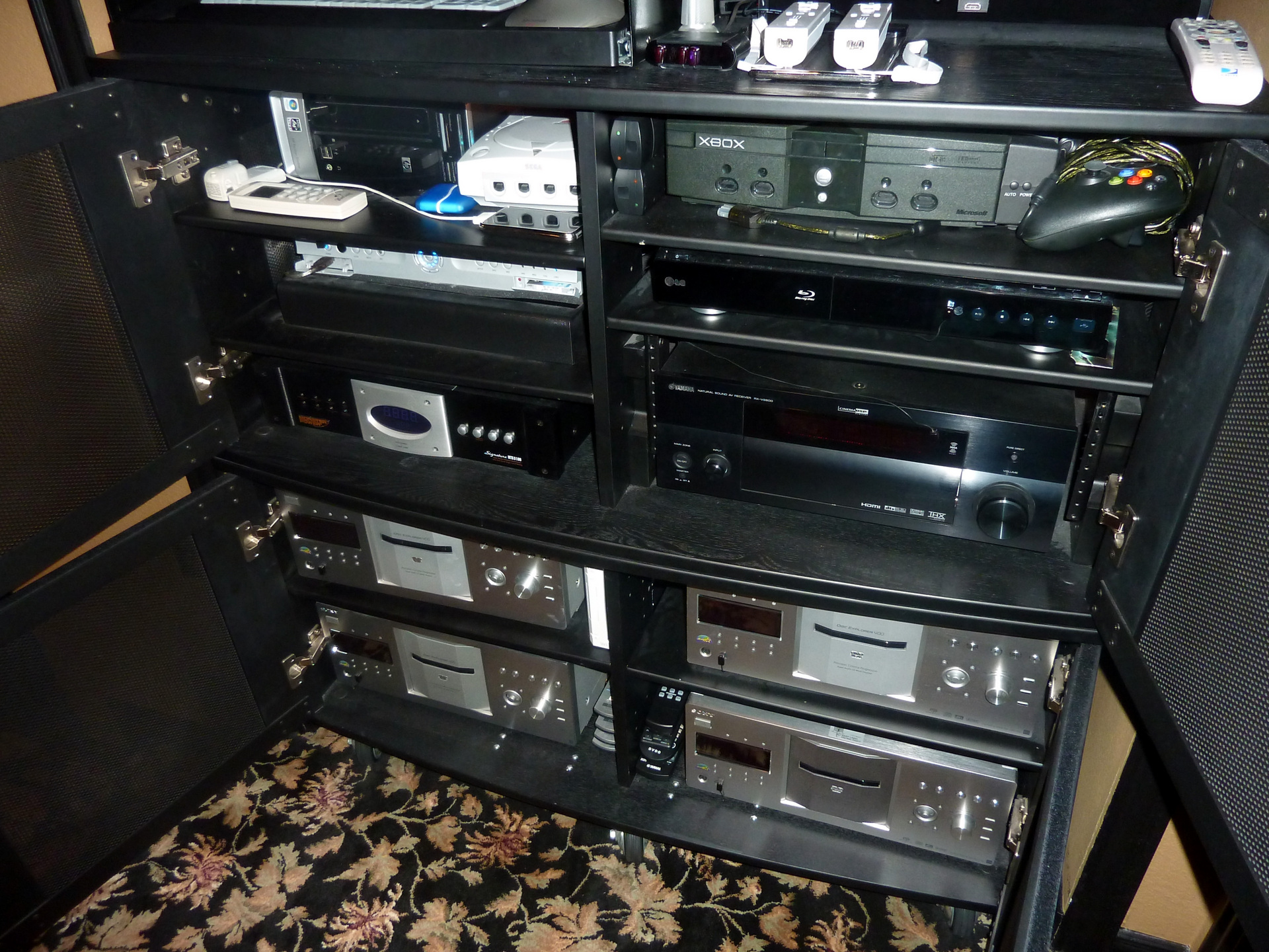 rkhobbit's Home Theater Gallery Home Theater (21 photos)