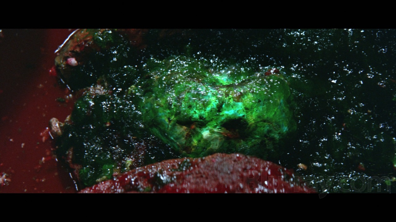 https://images.static-bluray.com/reviews/15982_5_large.jpg