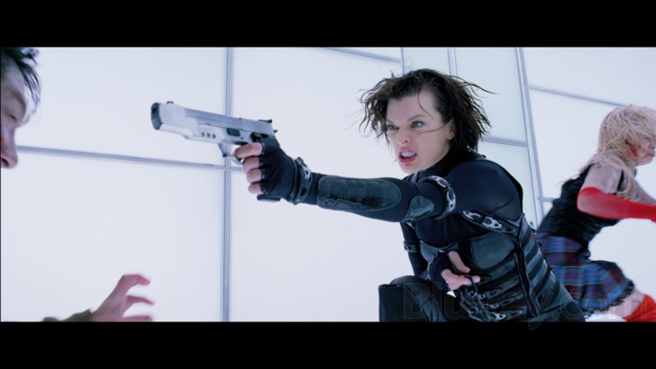 Resident Evil: Retribution (Comparison: Chinese DVD - R-Rated) - Movie -Censorship.com