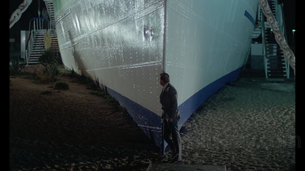 https://images.static-bluray.com/reviews/24239_9_large.jpg