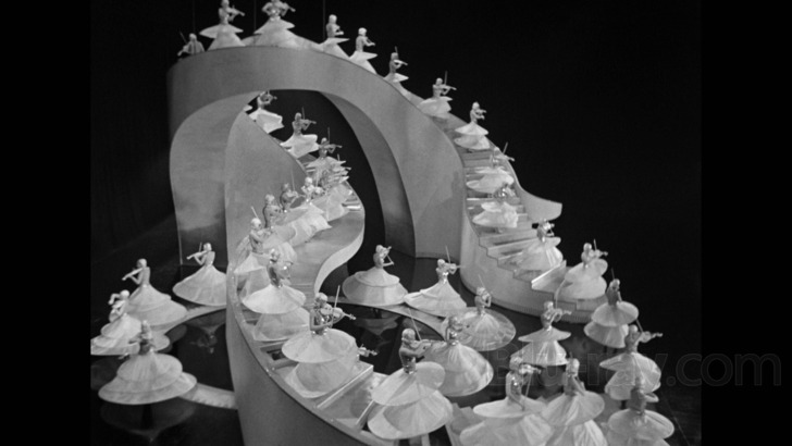 Busby berkeley gold diggers hi-res stock photography and images