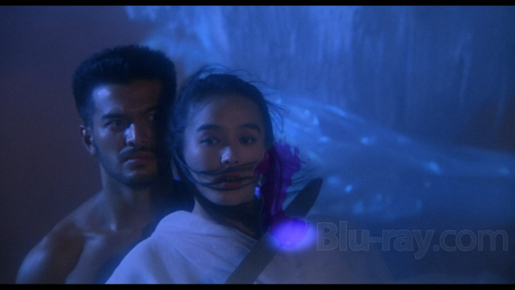 Porno tomosha: Ota qizining bokiraligini buzdi Porno komediya filmlar