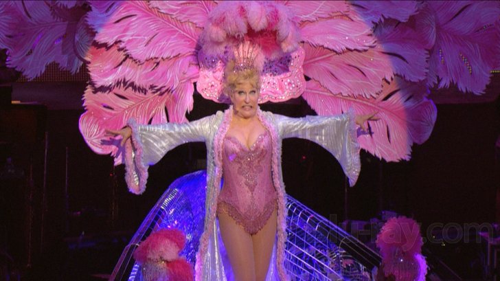 その他 Showgirl Must Go on / [DVD] Amazon.com: Bette Midler: The Showgirl Must Go On : Bette Midler